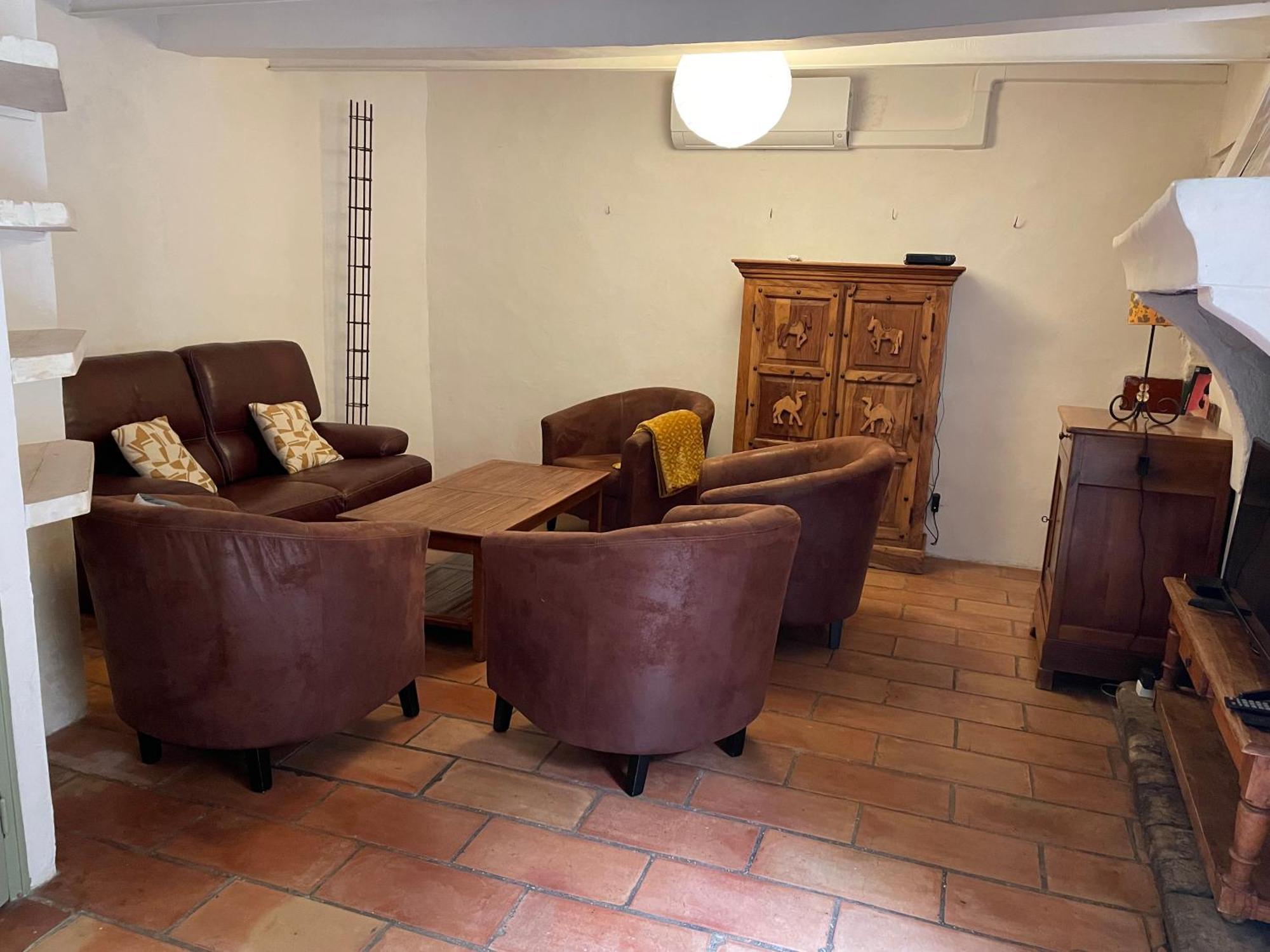 Le Petit Egregore, Patio Et Climatisation Lauris Exterior photo